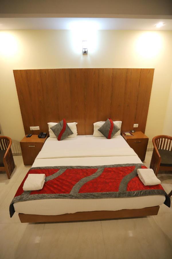 Hotel Aries นิวเดลี ภายนอก รูปภาพ