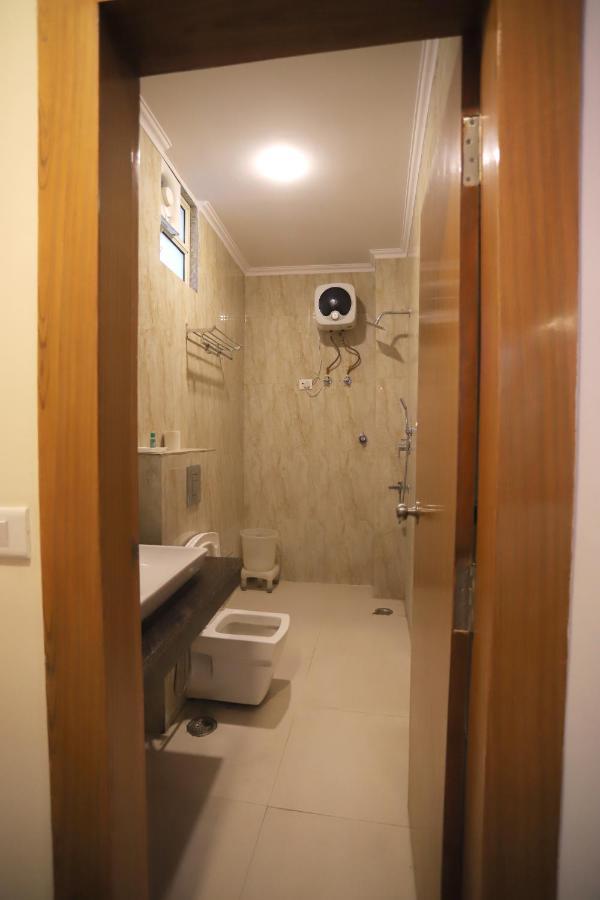 Hotel Aries นิวเดลี ภายนอก รูปภาพ