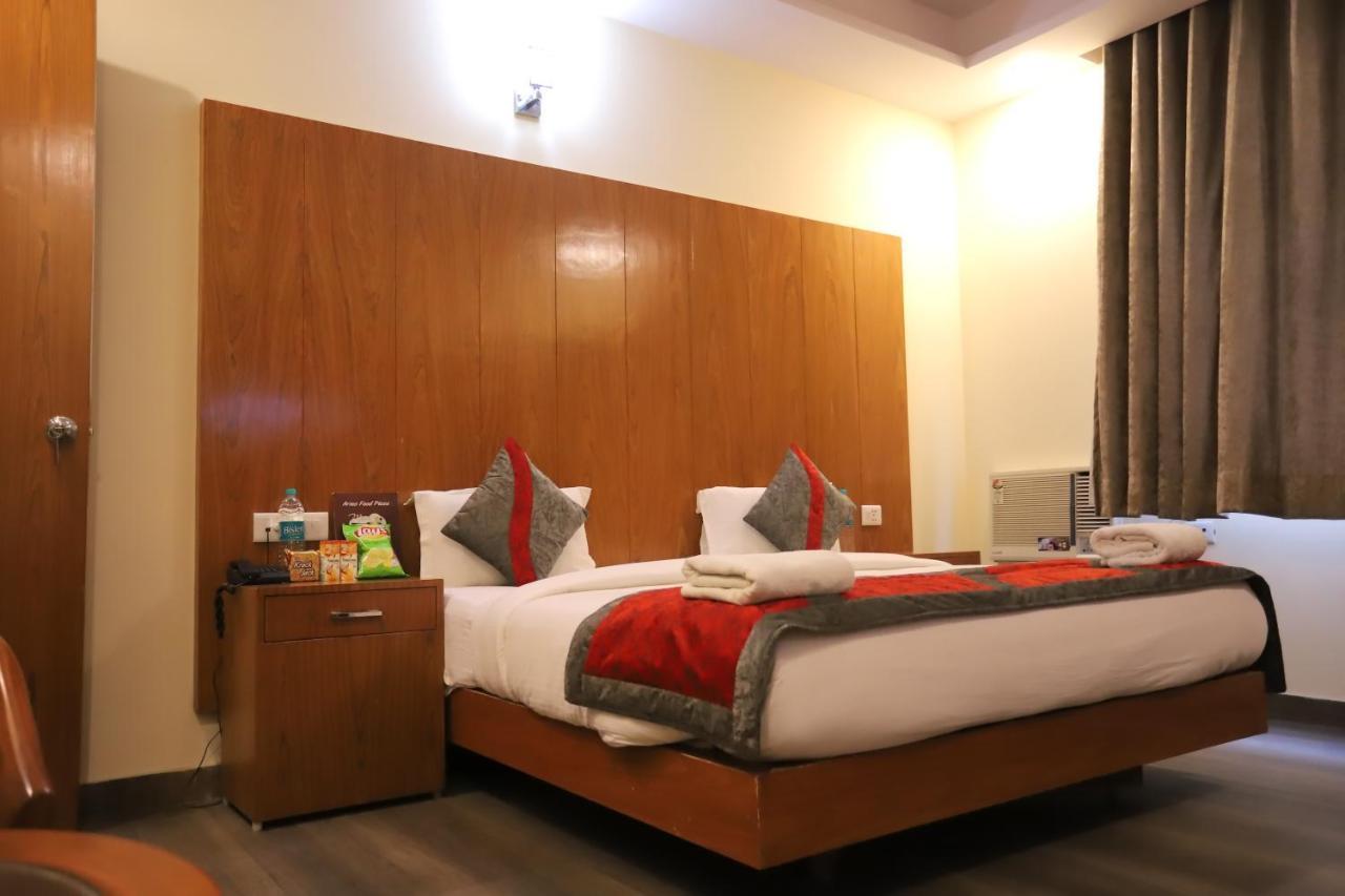 Hotel Aries นิวเดลี ภายนอก รูปภาพ