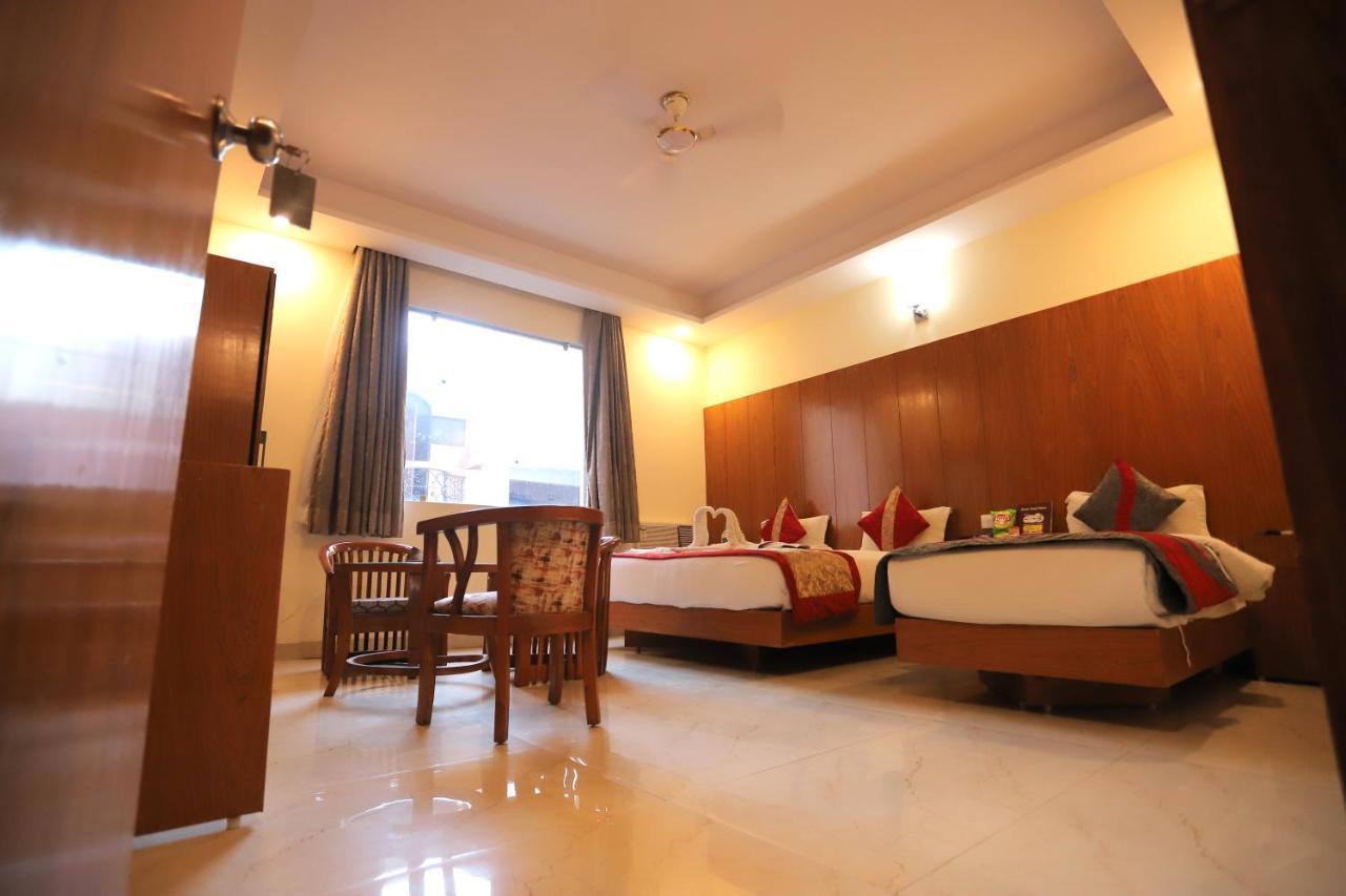Hotel Aries นิวเดลี ภายนอก รูปภาพ