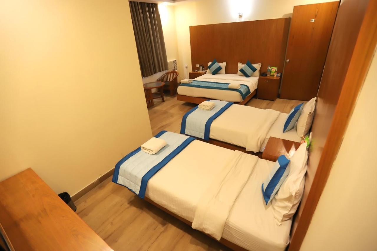 Hotel Aries นิวเดลี ภายนอก รูปภาพ