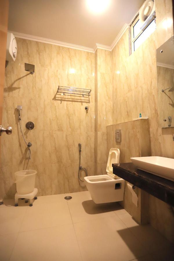 Hotel Aries นิวเดลี ภายนอก รูปภาพ