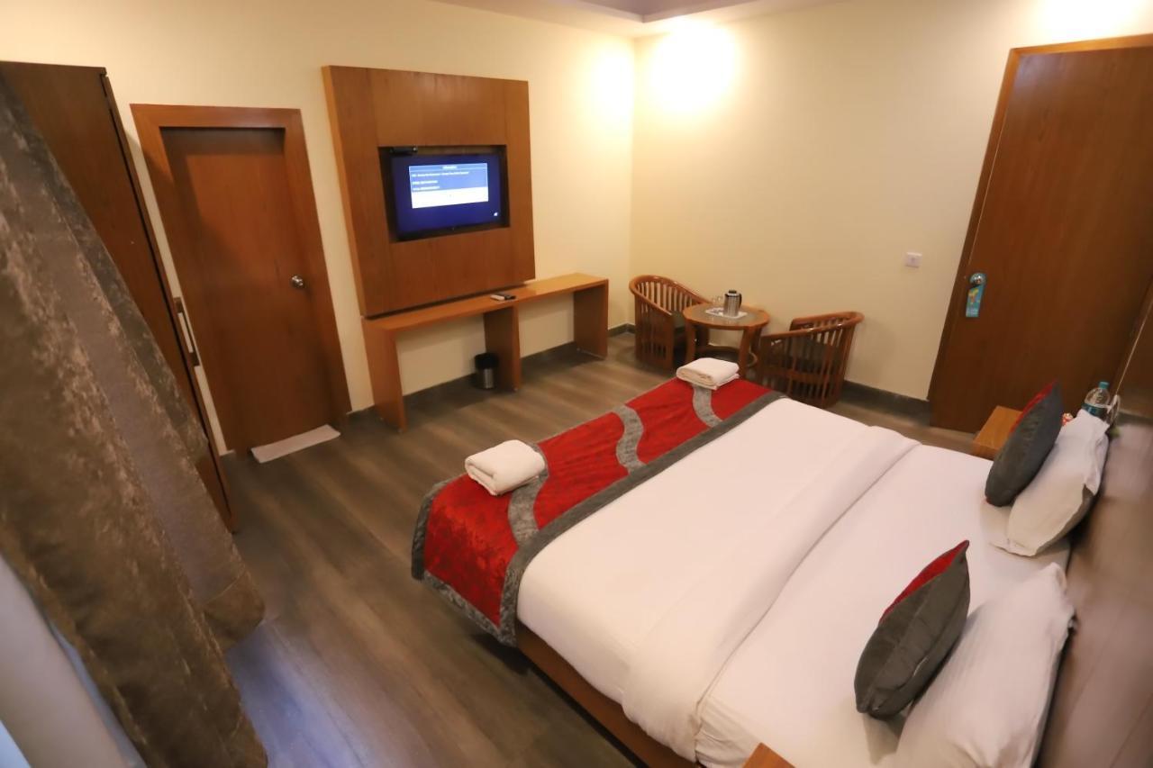 Hotel Aries นิวเดลี ภายนอก รูปภาพ