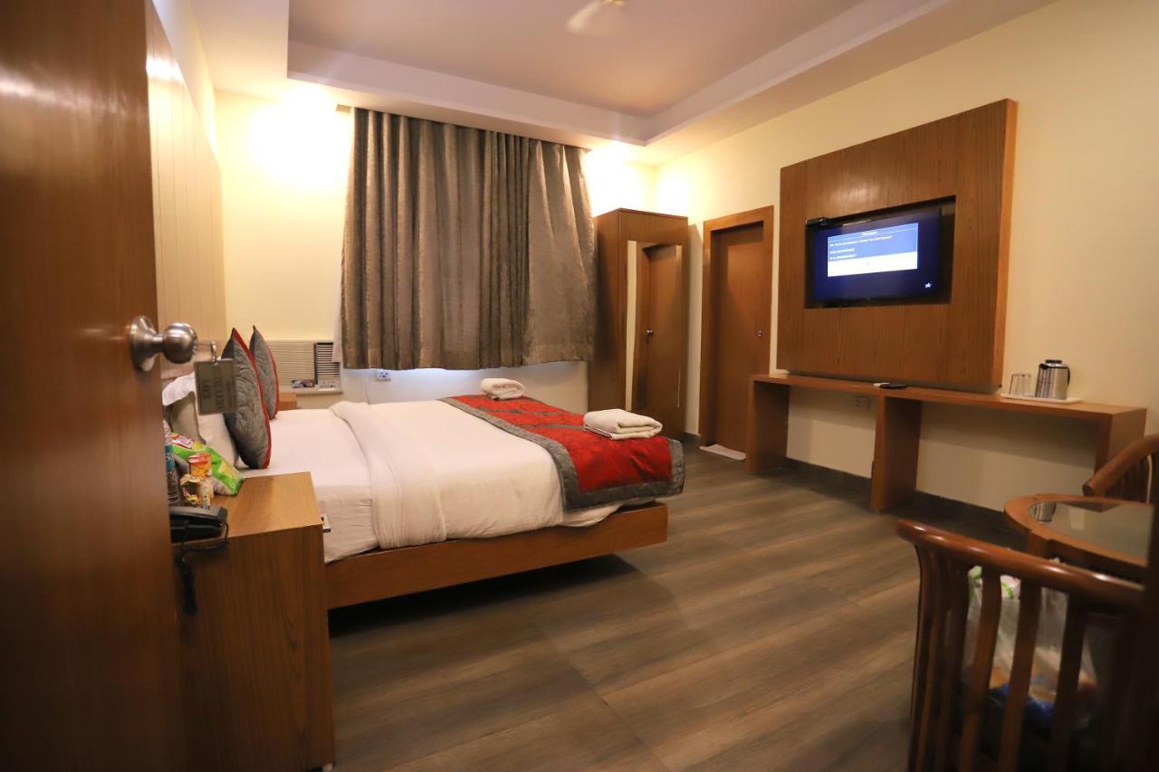 Hotel Aries นิวเดลี ภายนอก รูปภาพ