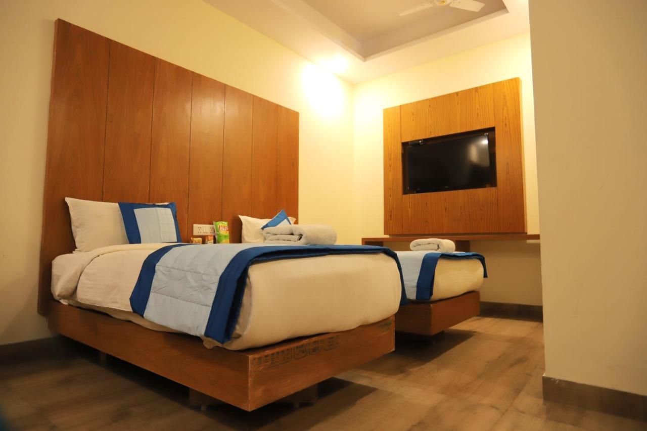 Hotel Aries นิวเดลี ภายนอก รูปภาพ